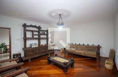 Casa com 4 quartos para alugar na Rua Alvarenga Peixoto, Nacional, Contagem