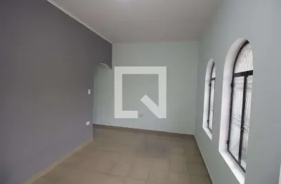 Casa com 2 quartos para alugar na Rua Taubaté, Vila Carrão, São Paulo