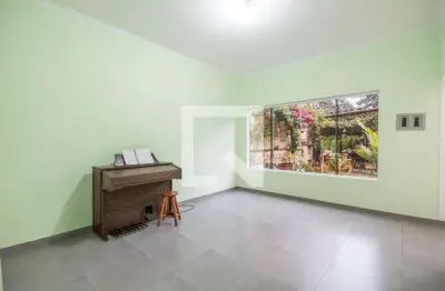 Casa com 3 quartos para alugar na Rua Jubair Celestino, Centro, Osasco