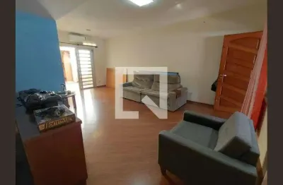 Casa com 3 quartos para alugar na Avenida dos Três Poderes, Butantã, São Paulo