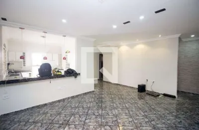 Casa com 3 quartos para alugar na Avenida Padre Joaquim Martins, Alvorada, Contagem