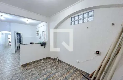 Casa com 2 quartos para alugar na Rua Tuiuti, Tatuapé, São Paulo