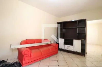 Casa com 3 quartos para alugar na Avenida Europa, Tibery, Uberlândia