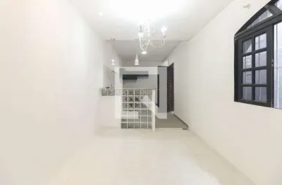 Casa com 2 quartos para alugar na Rua Tuiuti, Tatuapé, São Paulo