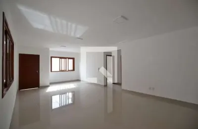 Casa com 2 quartos para alugar na Rua Alarico Ribeiro, Camaquã, Porto Alegre