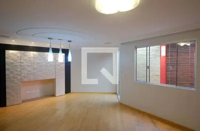 Casa com 3 quartos para alugar na Rua Rosa Carvalho Chaves, Novo Mundo, Curitiba