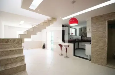 Casa com 2 quartos para alugar na Rua dos Biólogos, Taquara, Rio de Janeiro