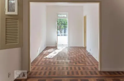 Casa com 2 quartos para alugar na Rua Mendes Tavares, Grajaú, Rio de Janeiro