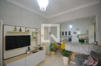 Casa com 2 quartos para alugar na Rua Mandarino, Carolina, Nova Iguaçu