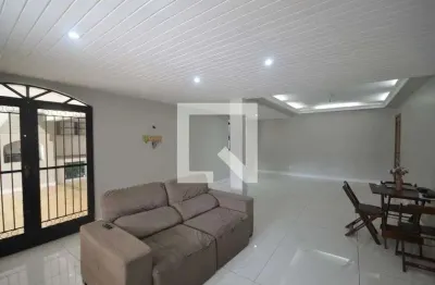 Casa com 3 quartos para alugar na Rua Padre Gusmão, Da Luz, Nova Iguaçu