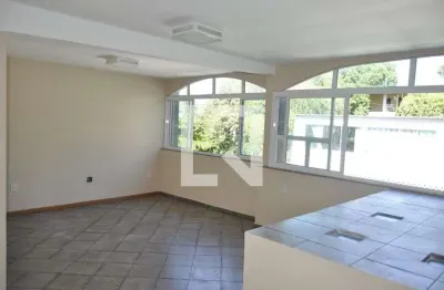 Casa com 2 quartos para alugar na Rua Xavier dos Pássaros, Piedade, Rio de Janeiro