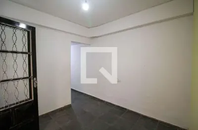 Casa com 2 quartos para alugar na Rua Dona Martinha, Santana, São Paulo