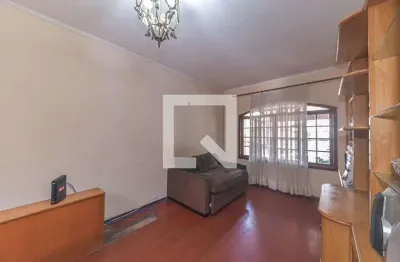 Casa com 2 quartos para alugar na Rua Açatunga, Campo Belo, São Paulo