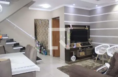 Casa com 3 quartos para alugar na Rua W 2, Conjunto Inocoop-Bonsucesso, Guarulhos