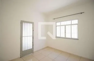 Casa com 2 quartos para alugar na Rua Cardeal Sebastião Leme, Vila Três, São Gonçalo