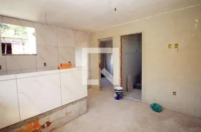 Casa com 2 quartos para alugar na Rua Iriguati, Olaria, Rio de Janeiro