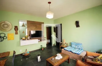 Casa com 3 quartos para alugar na Rua Irineu Corrêa, Irajá, Rio de Janeiro