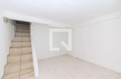 Casa com 2 quartos para alugar na Rua Curuaés, Vila Ema, São Paulo