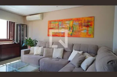 Casa com 3 quartos para alugar na Rua Mirador, Guarujá, Porto Alegre