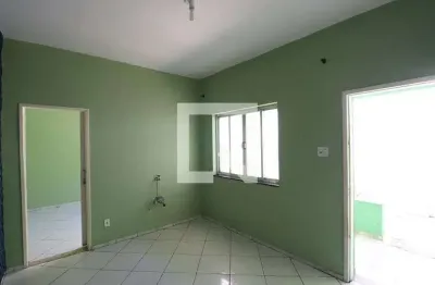 Casa com 2 quartos para alugar na Avenida Paula Lemos, Mutuá, São Gonçalo