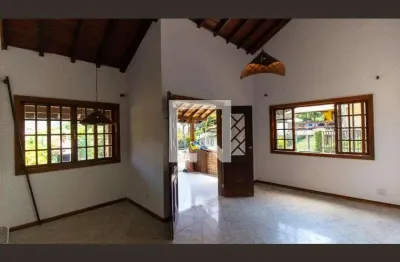 Casa com 4 quartos para alugar na Rua Quarenta e Sete, Serra Grande, Niterói