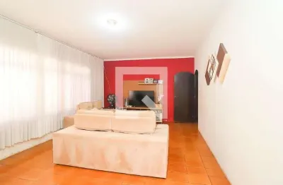 Casa com 2 quartos para alugar na Rua São José do Limoeiro, Vila Jacuí, São Paulo