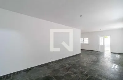 Casa com 4 quartos para alugar na Rua Comendador Elias Assi, Butantã, São Paulo