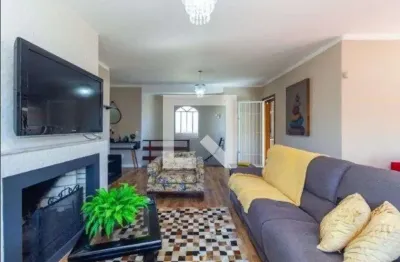 Casa com 4 quartos para alugar na Rua Criciúma, Guarujá, Porto Alegre