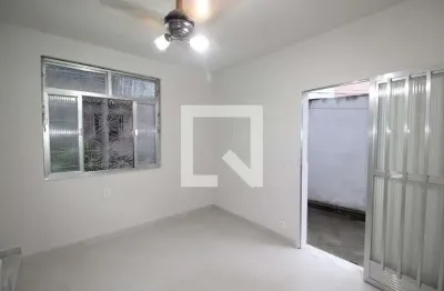 Casa com 2 quartos para alugar na Rua Clarimundo de Melo, Piedade, Rio de Janeiro