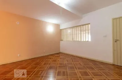 Casa com 3 quartos para alugar na Rua Capitão Felisbino de Morais, Santo Amaro, São Paulo