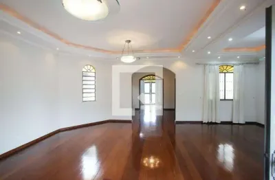 Casa com 4 quartos para alugar na Rua Pau Marfim, Anil, Rio de Janeiro