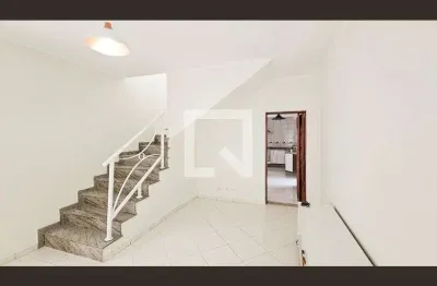 Casa com 3 quartos para alugar na Avenida Yara, Vila Yara, Osasco