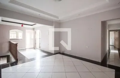 Casa com 2 quartos para alugar na Rua Alfredo Benicasa, Bandeiras, Osasco