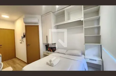 Apartamento para alugar na rua visconde de itaborahy, amaralina, salvador por r$ 2.400