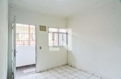 Casa com 2 quartos para alugar na Rua Serrana Fluminense, Jardim Peri, São Paulo