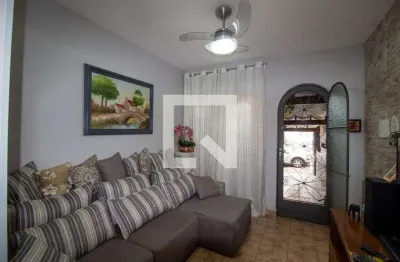 Casa com 2 quartos para alugar na Rua Levon Apovian, Butantã, São Paulo