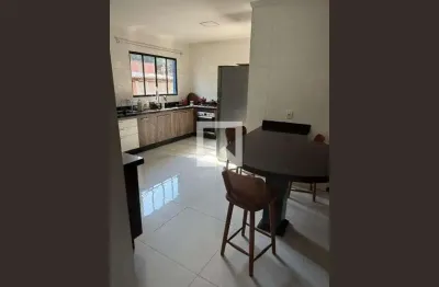 Casa com 3 quartos para alugar na Rua Barra do Jacaré, Vila Zat, São Paulo