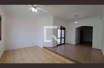 Casa com 3 quartos para alugar na Rua João Vansan, João Aranha, Paulínia