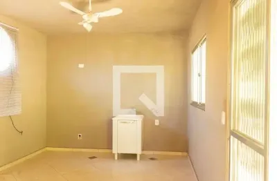 Casa com 3 quartos para alugar na Rua Nossa Senhora de Fátima, Olinda, Nilópolis