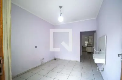 Casa com 2 quartos para alugar na Rua Lino dos Santos, Vila Liviero, São Paulo