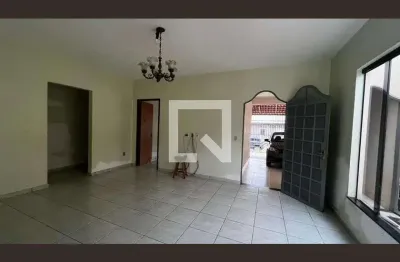 Casa com 3 quartos para alugar na Setor M Norte Qnm 36 Conjunto U, Taguatinga Centro (Taguatinga), Brasília