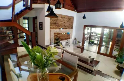 Casa com 5 quartos para alugar na Rua Cândido Portinari, Maria Paula, Niterói