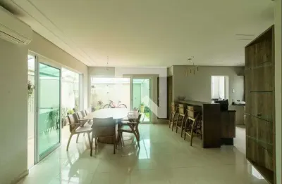 Casa / sobrado em condomínio para aluguel - campo comprido , 4 quartos,  220 m² - curitiba