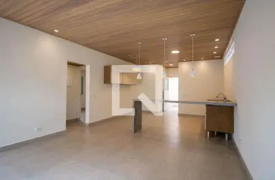 Casa com 2 quartos para alugar na Rua Doutor Nelson de Souza Campos, Jardim Nadir, São Paulo