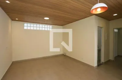 Casa com 2 quartos para alugar na Rua Doutor Nelson de Souza Campos, Jardim Nadir, São Paulo