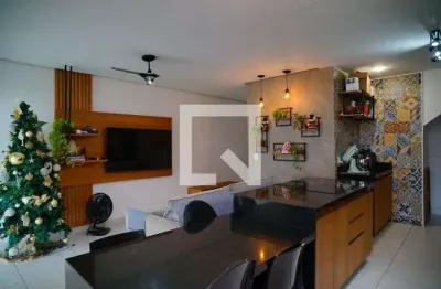 Casa com 3 quartos para alugar na Rua Odrazil Lizardo Camilo, Maravista, Niterói