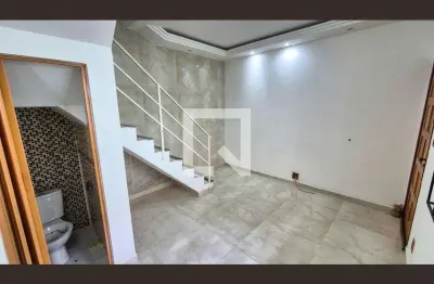 Casa com 2 quartos para alugar na Rua Marquês de Queluz, Irajá, Rio de Janeiro