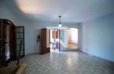 Casa com 3 quartos para alugar na Avenida Nove de Julho, Vila Barão, Sorocaba
