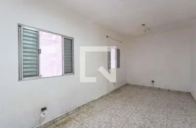 Casa com 1 quarto para alugar na Rua Egito, Canhema, Diadema
