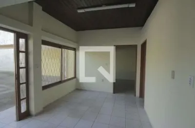 Casa com 3 quartos para alugar na Avenida 21 De Abril, Sarandi, Porto Alegre